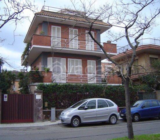 Villa in in vendita da privato a Ladispoli via Roma, 33A