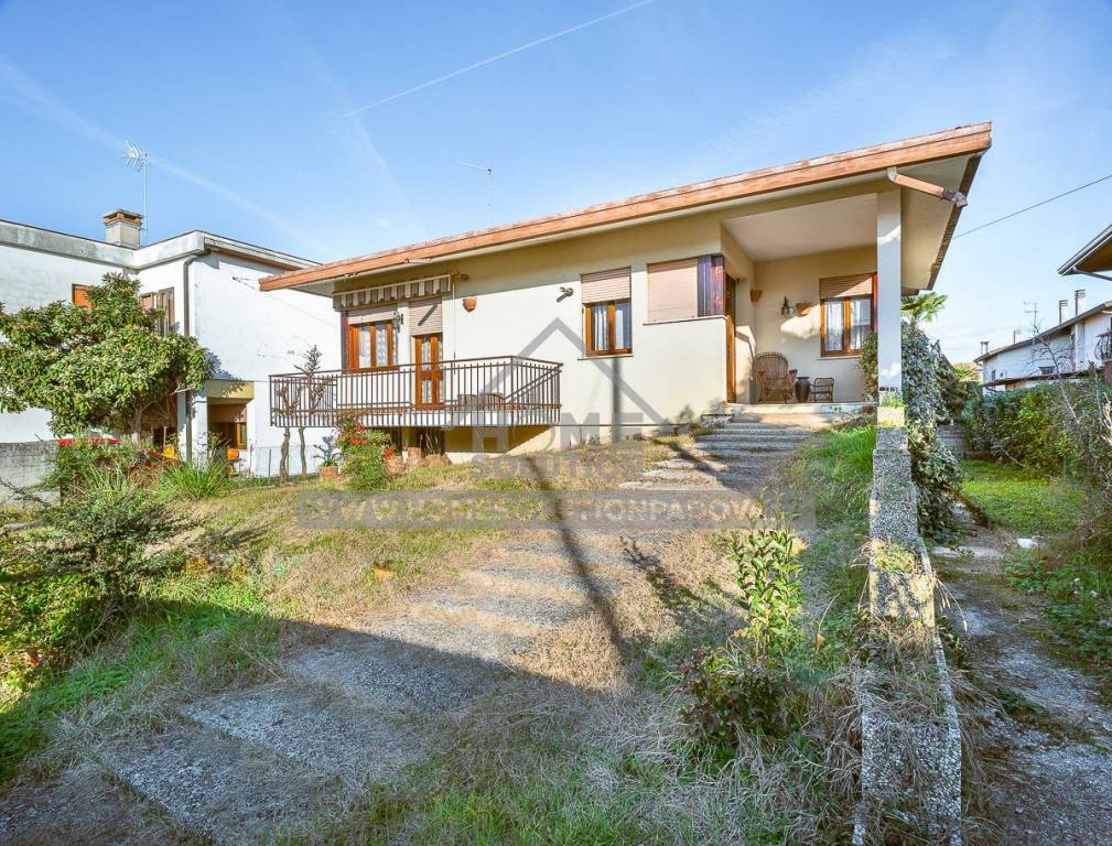 Villa in vendita ad Abano Terme via Antonio Cantore, 16