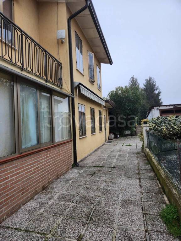 Villa in in vendita da privato a Campagna Lupia via Piave, 11