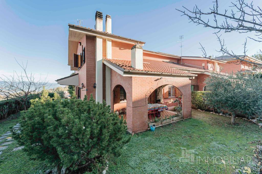 Villa Bifamiliare in vendita a Monte Porzio Catone via Don Luigi Sturzo
