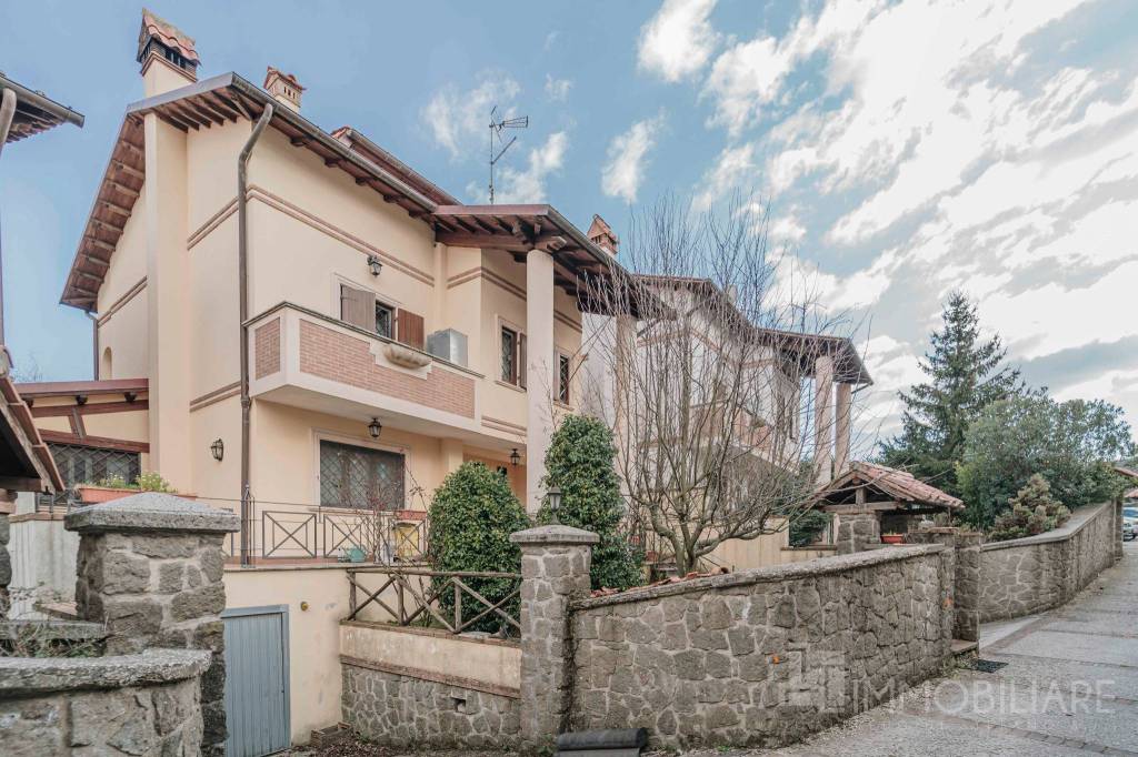 Villa a Schiera in vendita a Rocca di Papa via Pozzo del Principe
