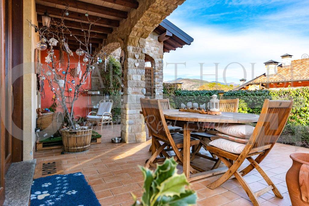 Villa Bifamiliare in vendita a Montano Lucino cascina Dosso, 1
