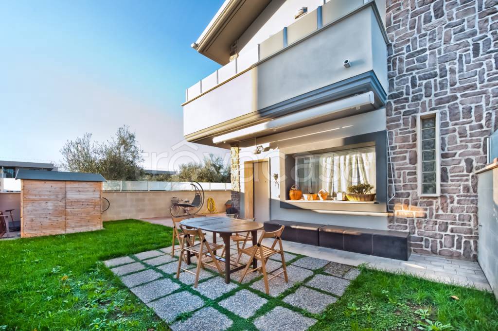 Villa Bifamiliare in vendita a Marino via Quarto Sant'Antonio