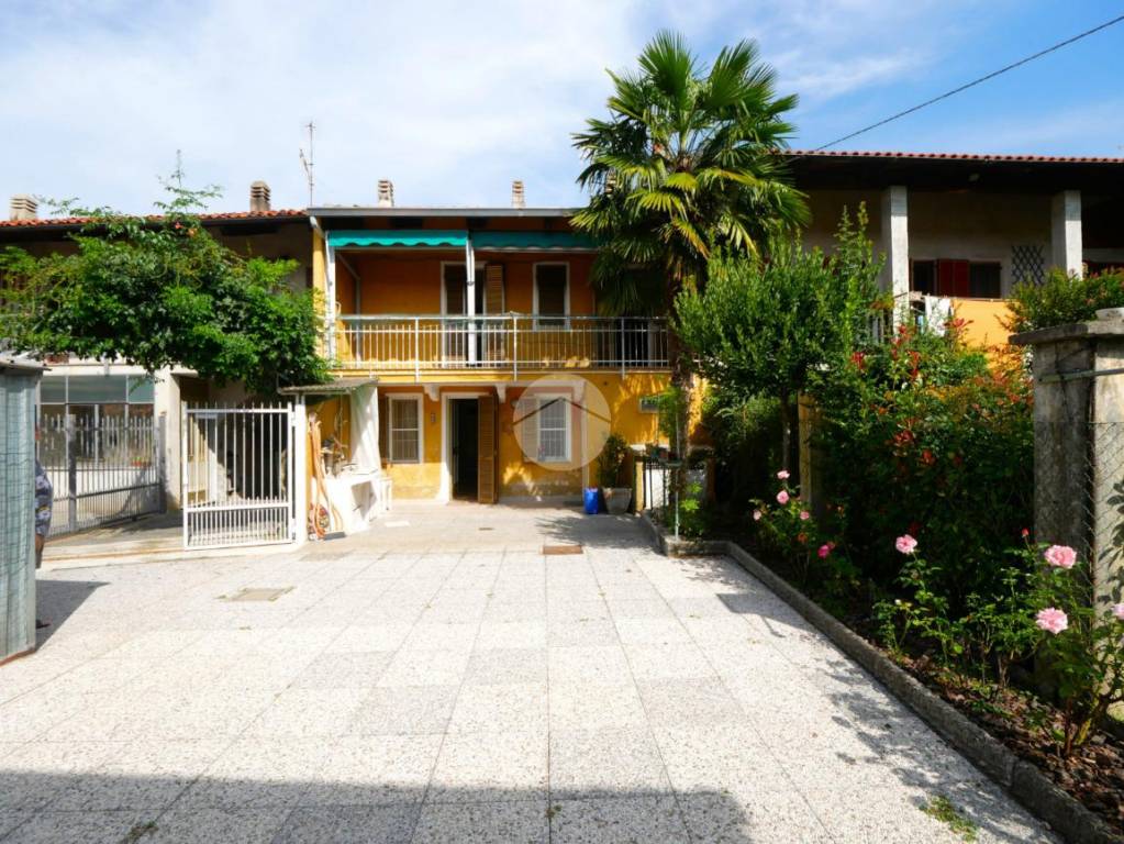 Casa Indipendente in vendita a Ivrea cantone Gillio, 33