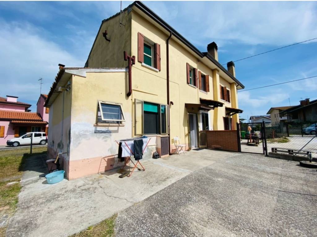 Villa in vendita a Porto Viro corso Risorgimento, 37/a
