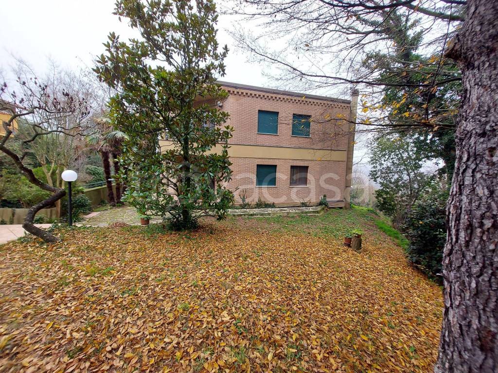 Villa Bifamiliare in vendita a Pesaro via del Pettirosso