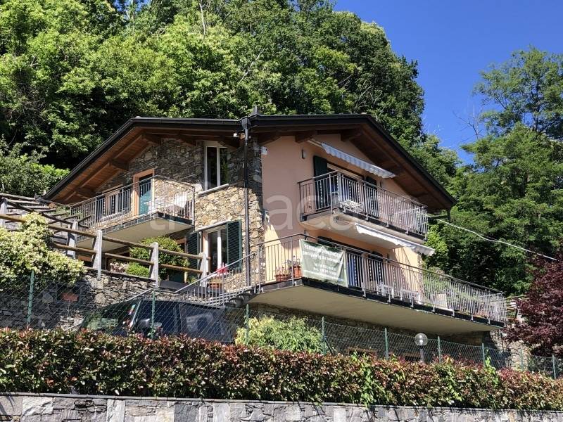 Villa Bifamiliare in vendita a Maccagno con Pino e Veddasca