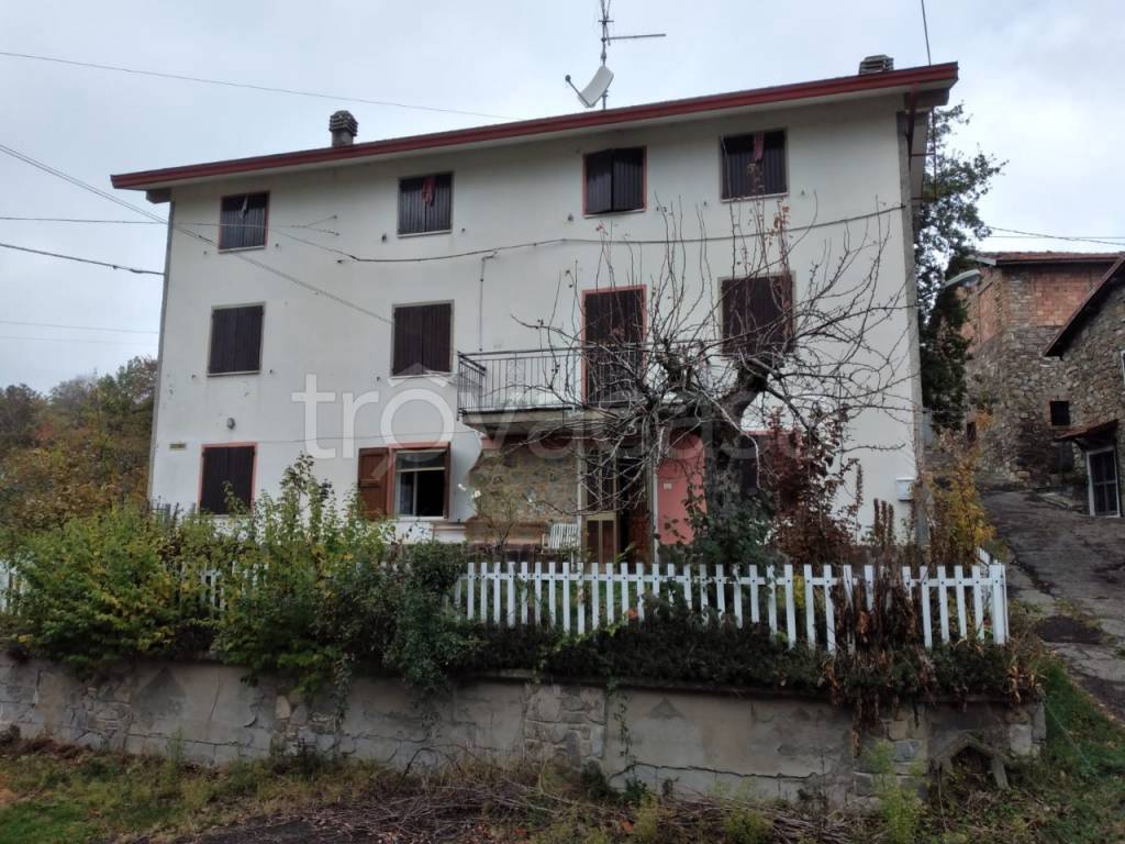 Villa Bifamiliare in vendita a Villa Minozzo via Don Domenico Orlandini