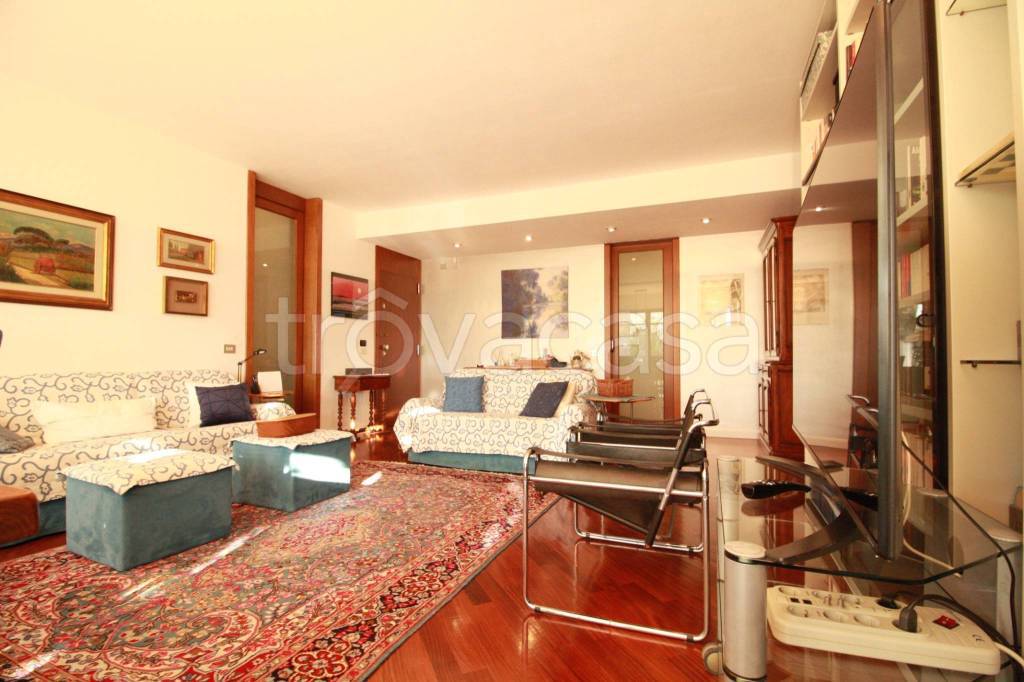 Appartamento in vendita a Basiglio via Giuseppe Verdi