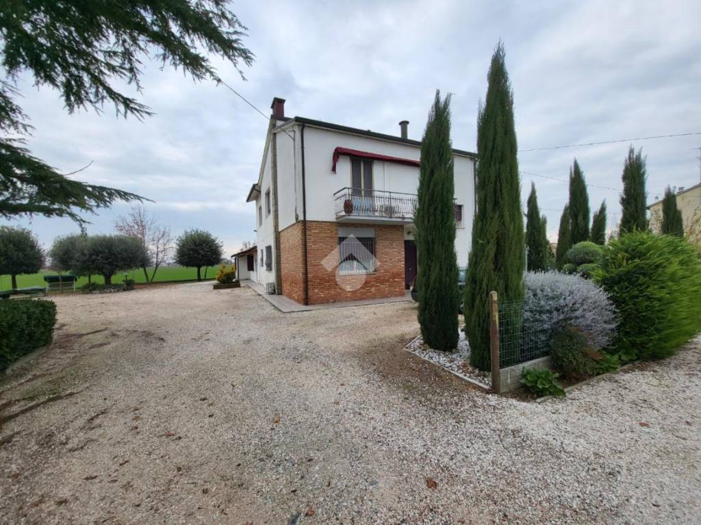 Villa Bifamiliare in vendita a Ravenna via Beveta, 30