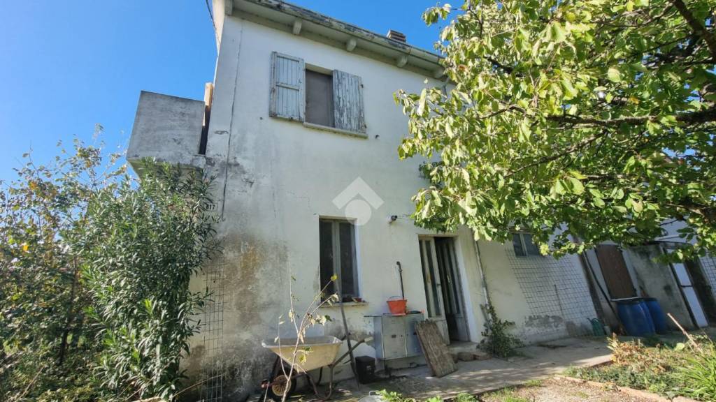 Casa Indipendente in vendita a Montescudo-Monte Colombo via roma