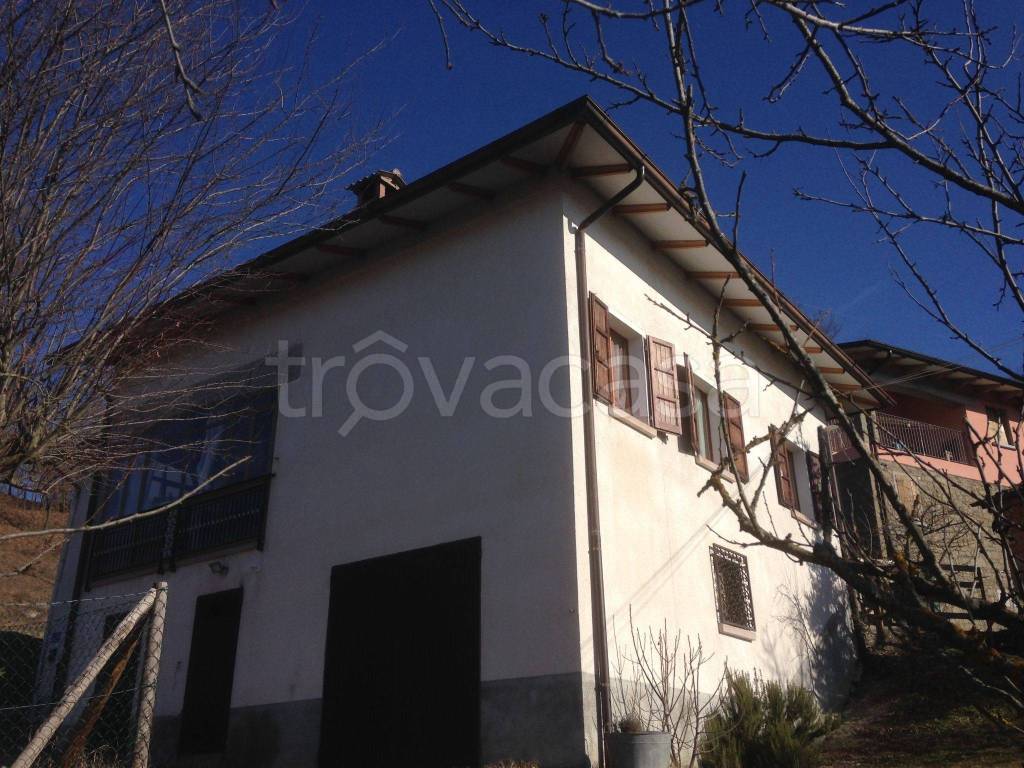 Colonica in in vendita da privato a Carpineti via Velucciana, 59