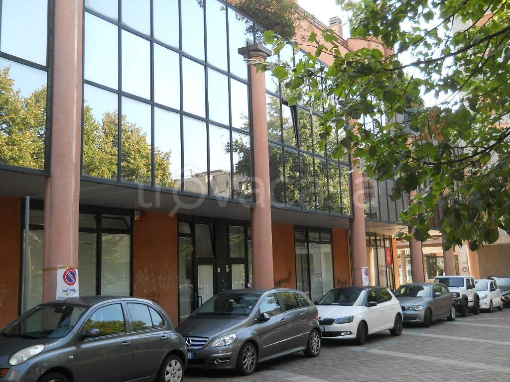 Ufficio in affitto a Saronno piazza Alcide De Gasperi