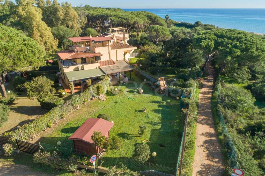 Villa Bifamiliare in vendita a Pula viale Marinella