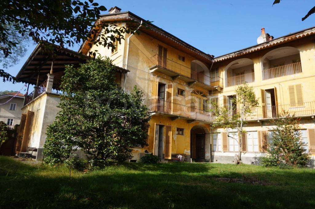 Villa Bifamiliare in vendita a Rocca Canavese piazza Domenico Osella, 2