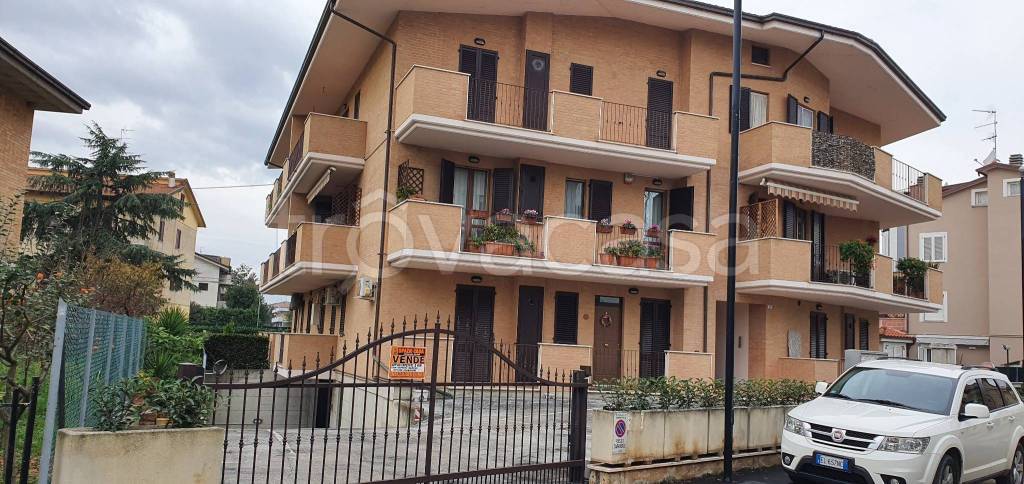 Appartamento in vendita a Morrovalle via Alessandro Manzoni, 11