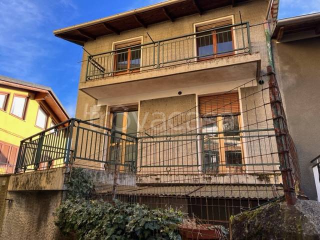 Casa Indipendente in vendita a Borgosesia via Piemonte, 38