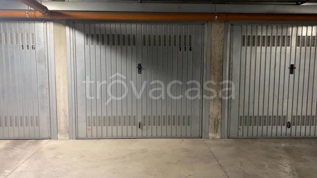 Garage in vendita a Milano via pordenone, 40