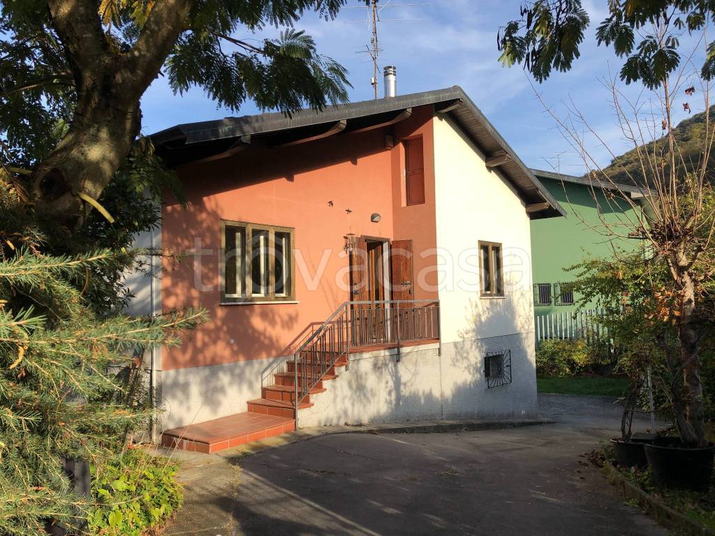 Villa in vendita a Cremenaga via Provinciale, 4