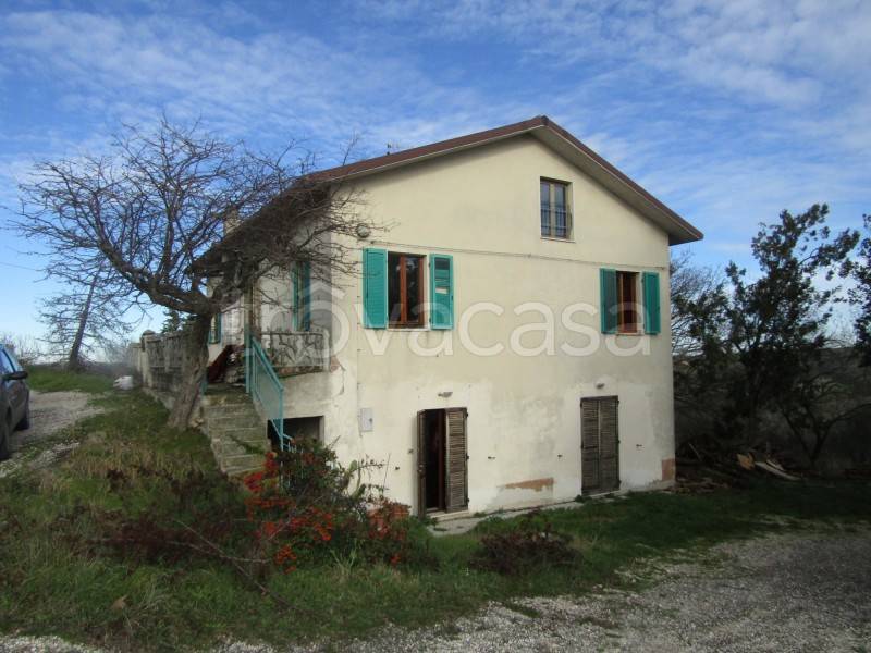Colonica in vendita a Poggio San Marcello contrada Valle, 3