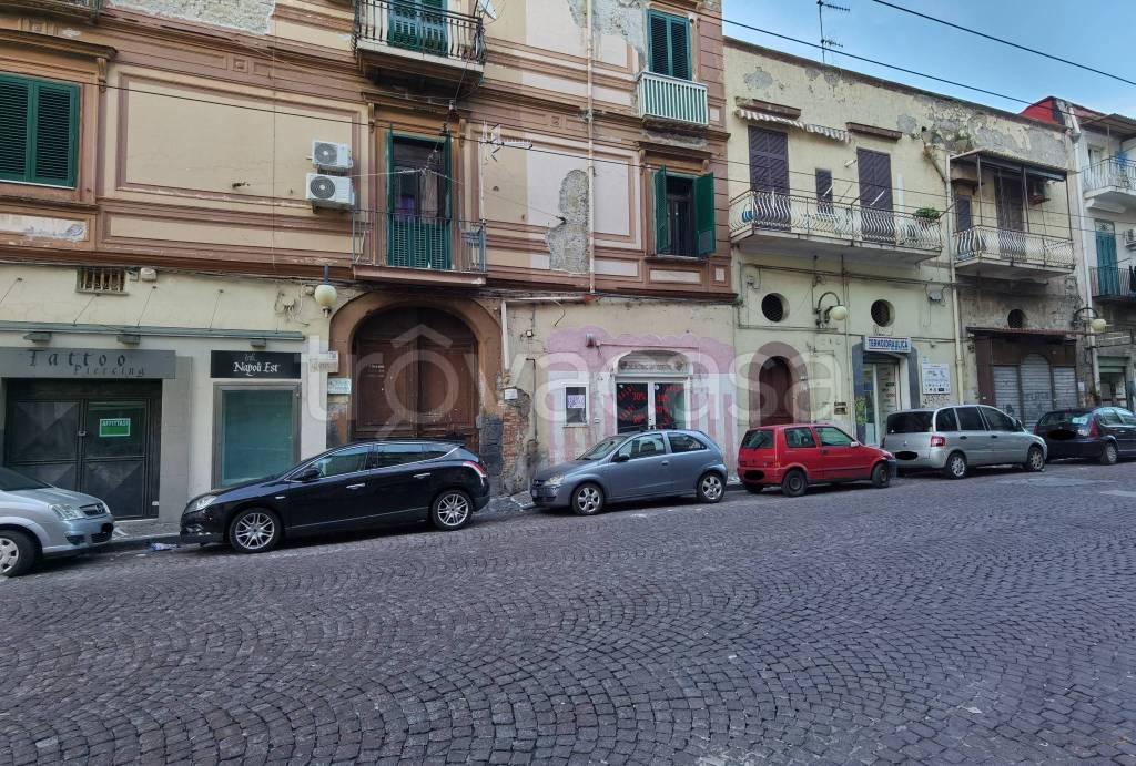 Negozio in affitto a Napoli corso San Giovanni