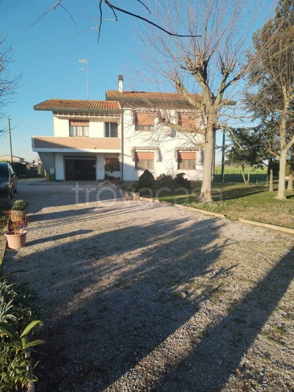 Villa Bifamiliare in vendita a Porto Viro corso Risorgimento, 37/a