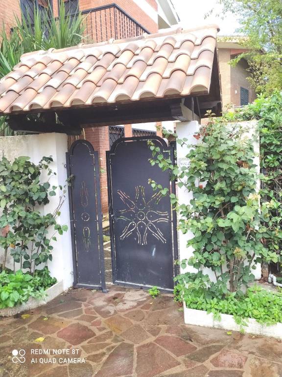 Villa Bifamiliare in in vendita da privato a Fiumicino via Cupra Marittima, 43
