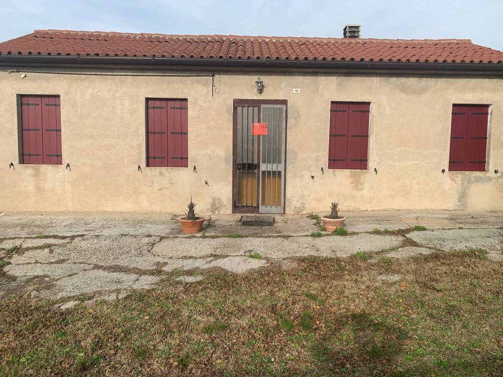 Villa in in vendita da privato a Este via Isabella d'Este, 12