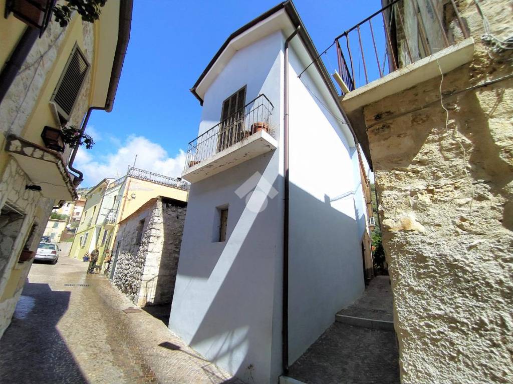 Casa Indipendente in vendita a Villa Santa Lucia vicolo Tevere, 1