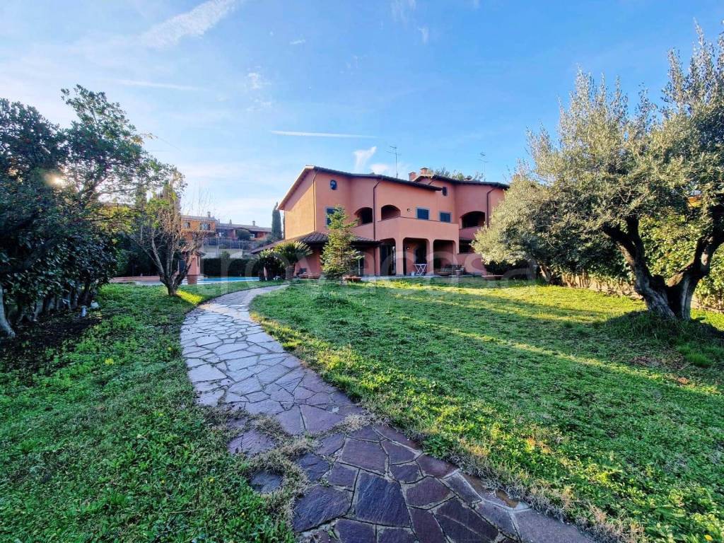 Villa Bifamiliare in vendita a Frascati via Fontana Vecchia, 8A