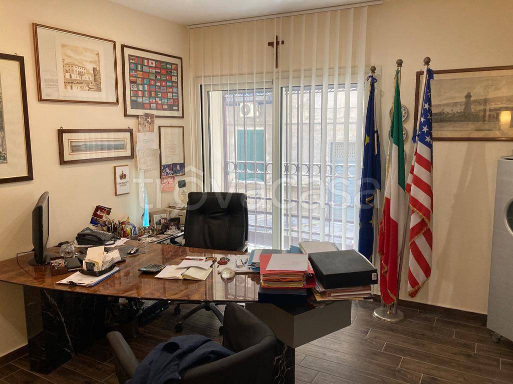 Ufficio in vendita a Napoli vico delle Fiorentine a Chiaia