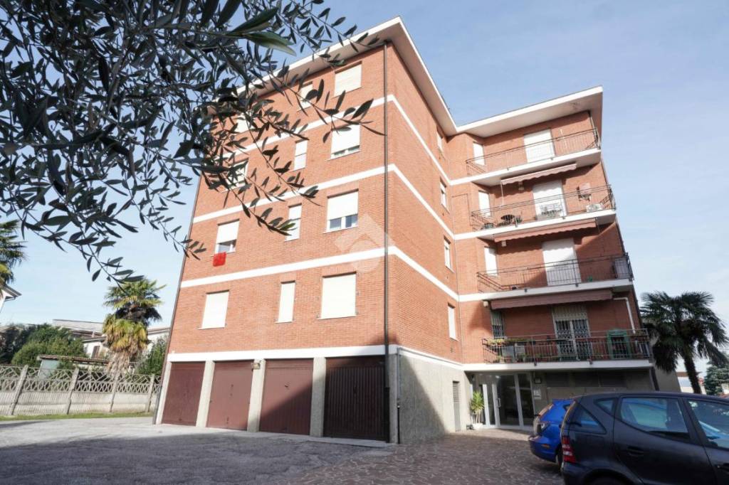 Appartamento in vendita a Verano Brianza via Isonzo, 3