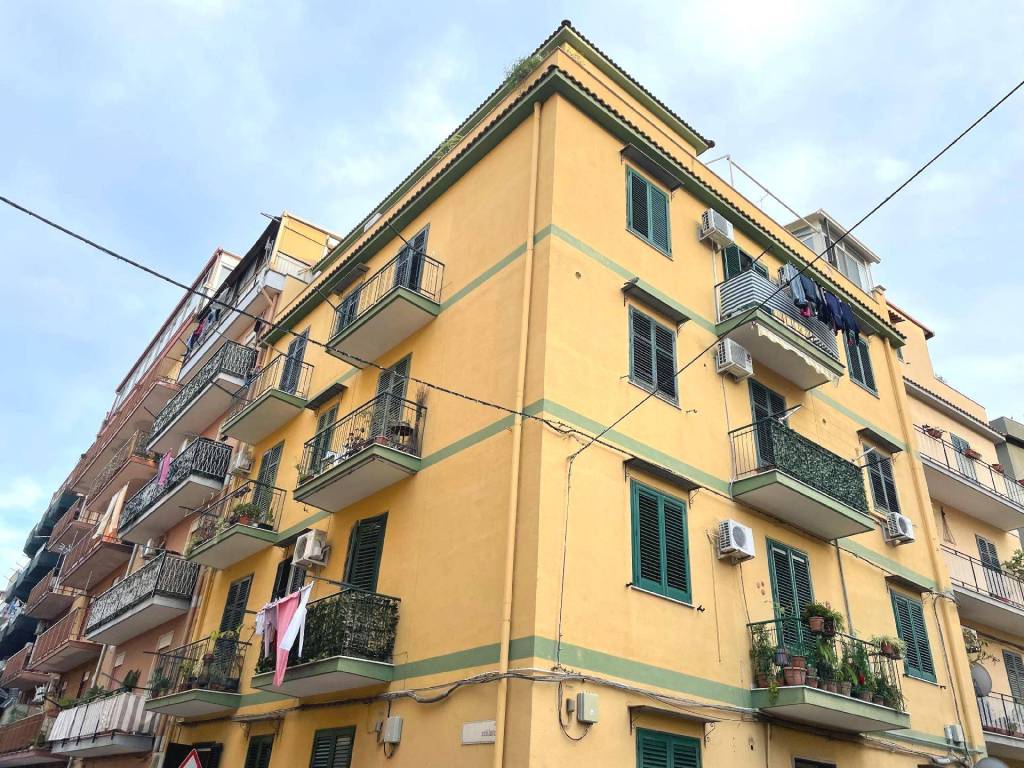 Appartamento in vendita a Palermo via Anapo