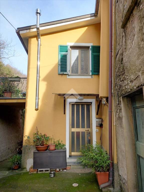Casa Indipendente in vendita a Mezzanego località Case Bardè, 41