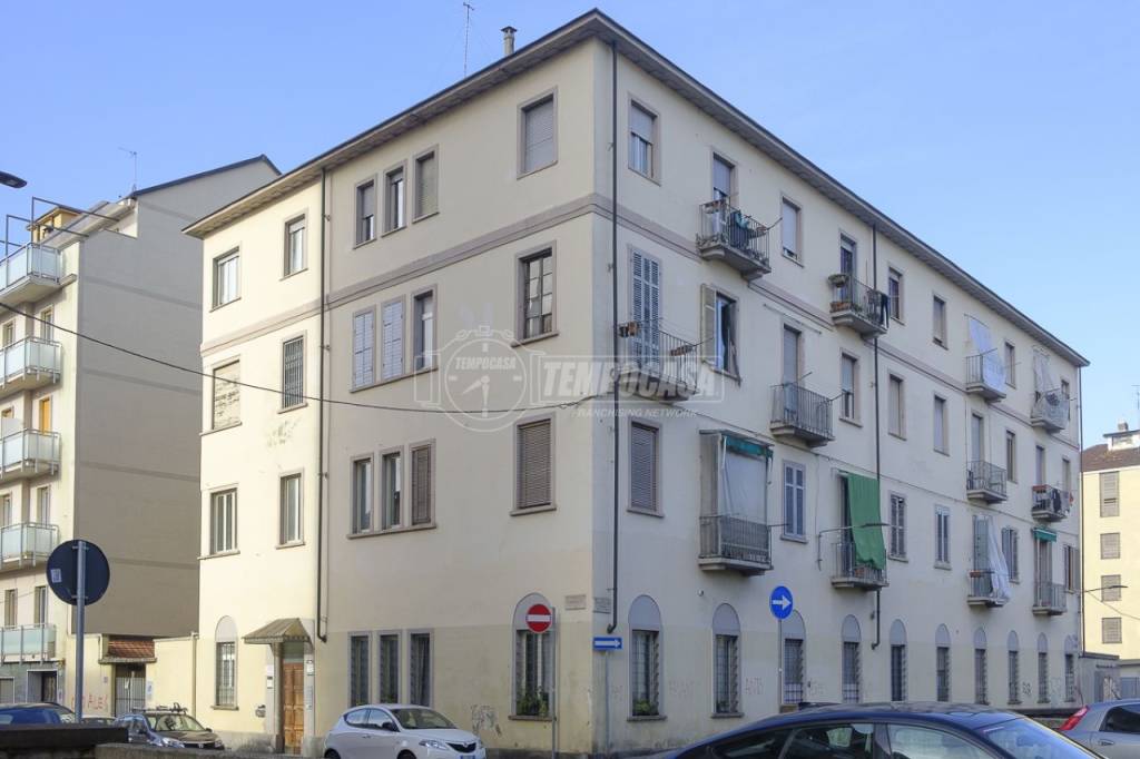 Appartamento in vendita a Torino via Piossasco 25