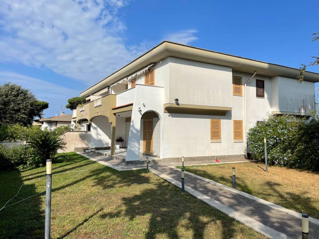 Villa a Schiera in affitto ad Anzio viale di Valle Schioia, 250
