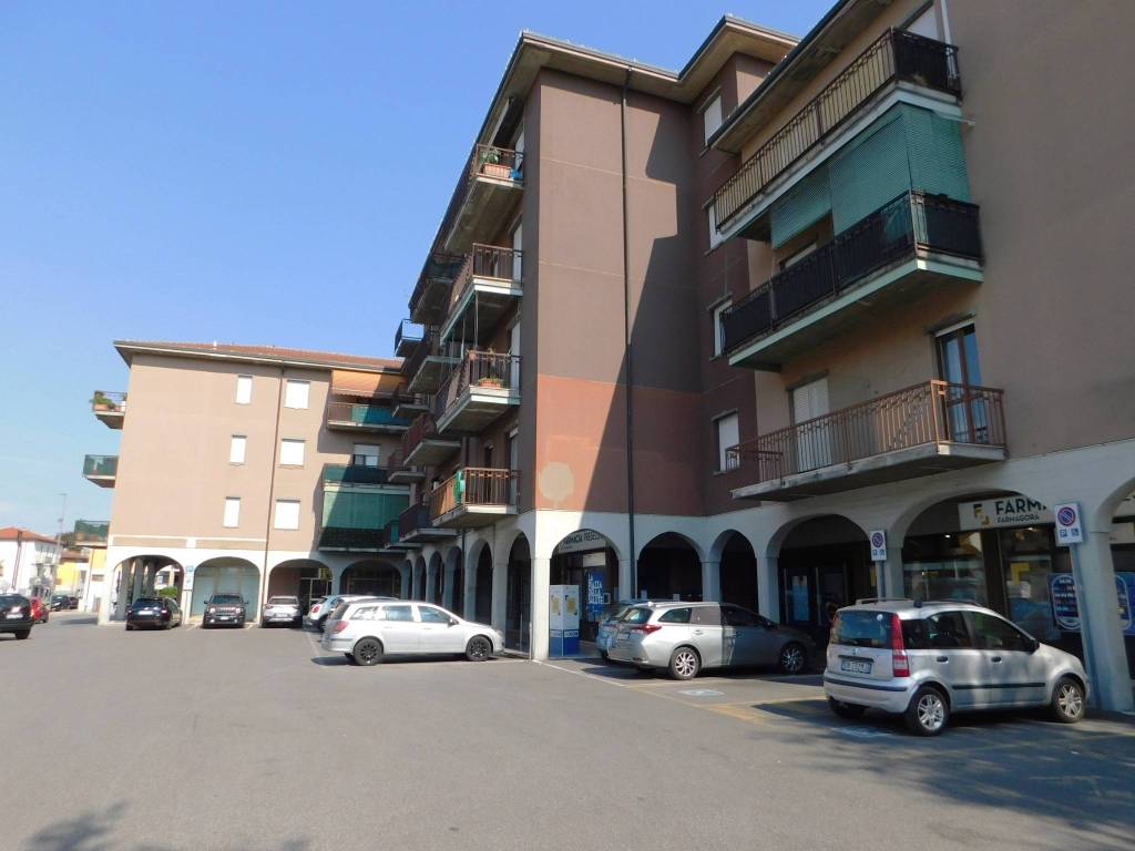 Appartamento in vendita a Presezzo piazza Papa Giovanni xxiii, 3
