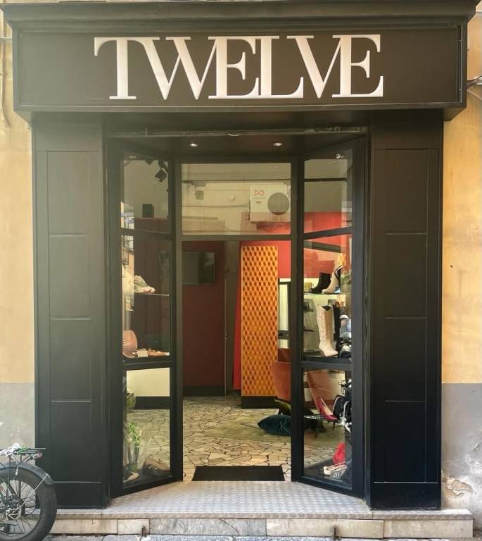 Abbigliamento in in affitto da privato a Napoli via Belvedere, 80