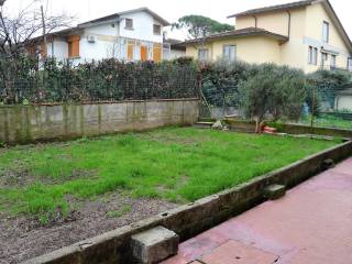 Casa indipendente in vendita a prato via mario tronci