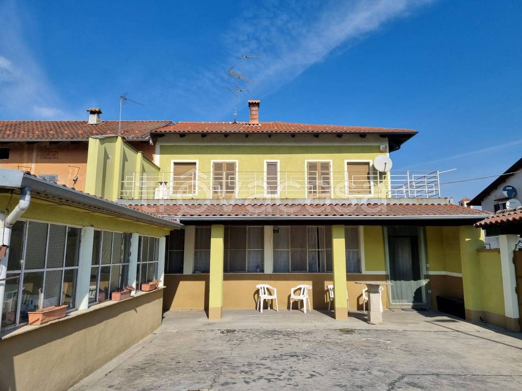 Casa Indipendente in vendita a Palazzolo Vercellese corso Italia, 79