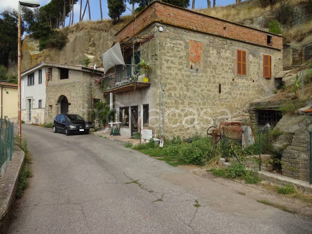 Magazzino in vendita a Sacrofano via Monte Grappa, 76