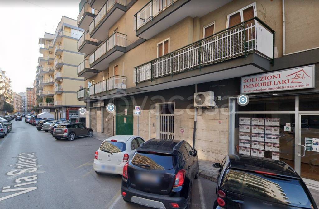 Negozio in affitto a Taranto via Salento, 88