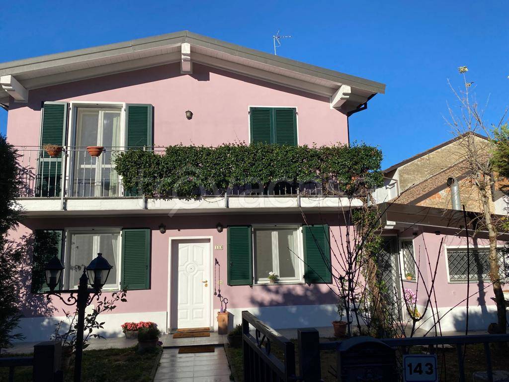Villa in vendita a Bressana Bottarone via Agostino Depretis, 143