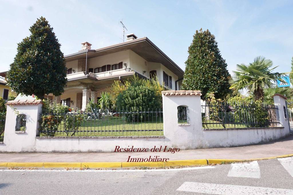 Villa in vendita a Sirmione via Todeschino, 1
