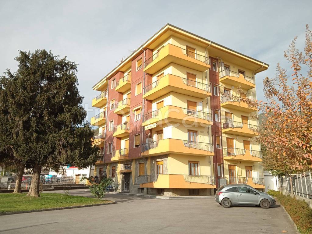 Appartamento in in vendita da privato a Piasco via Dante Alighieri, 9