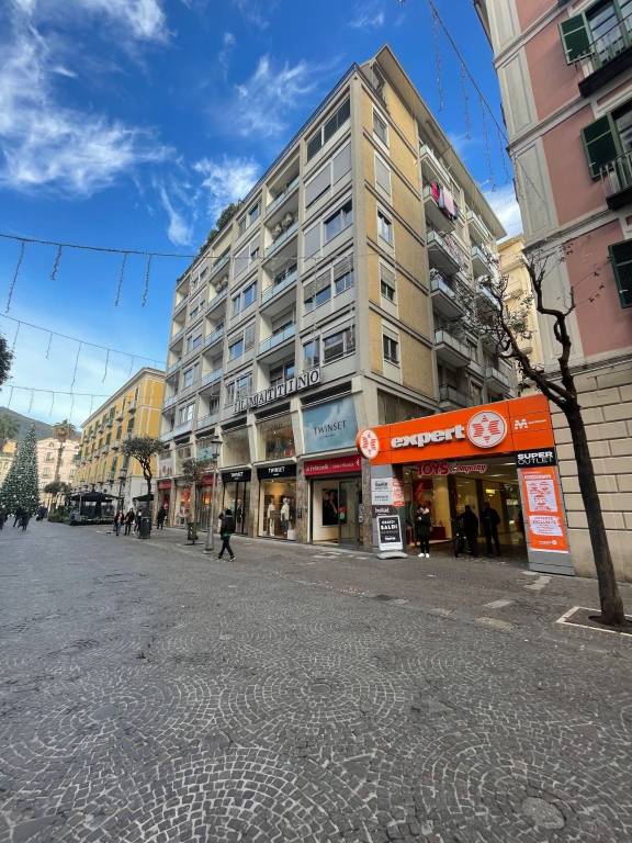 Negozio in affitto a Salerno corso Vittorio Emanuele