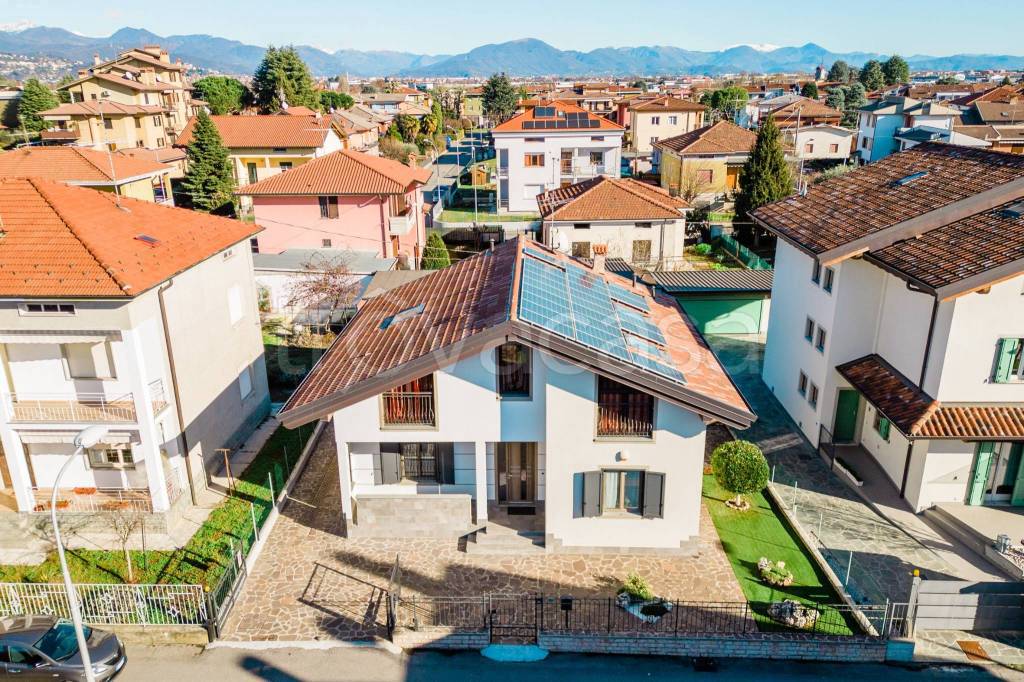 Villa in vendita a Dalmine via Aldo Carrara