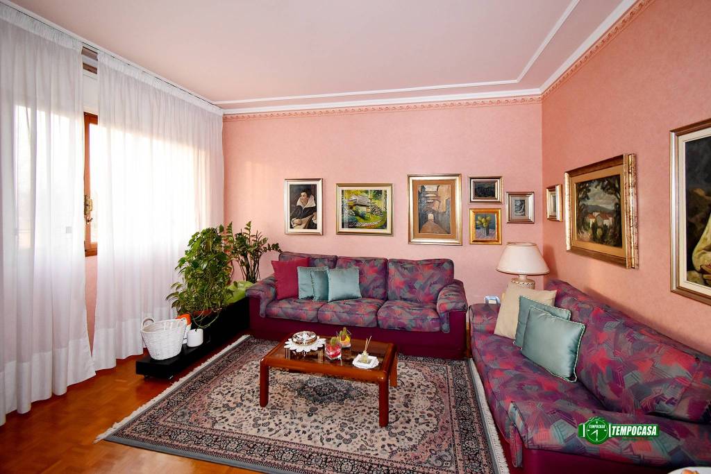 Appartamento in vendita a Milano via Guido De Ruggiero