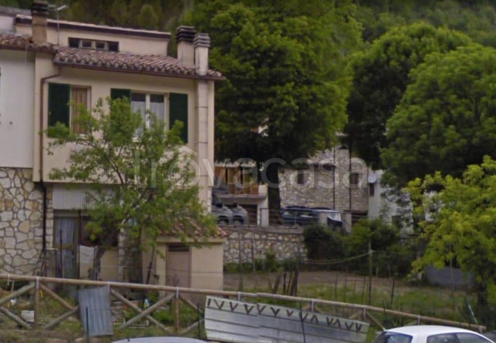 Villa a Schiera in in vendita da privato a Serravalle di Chienti via Plestia