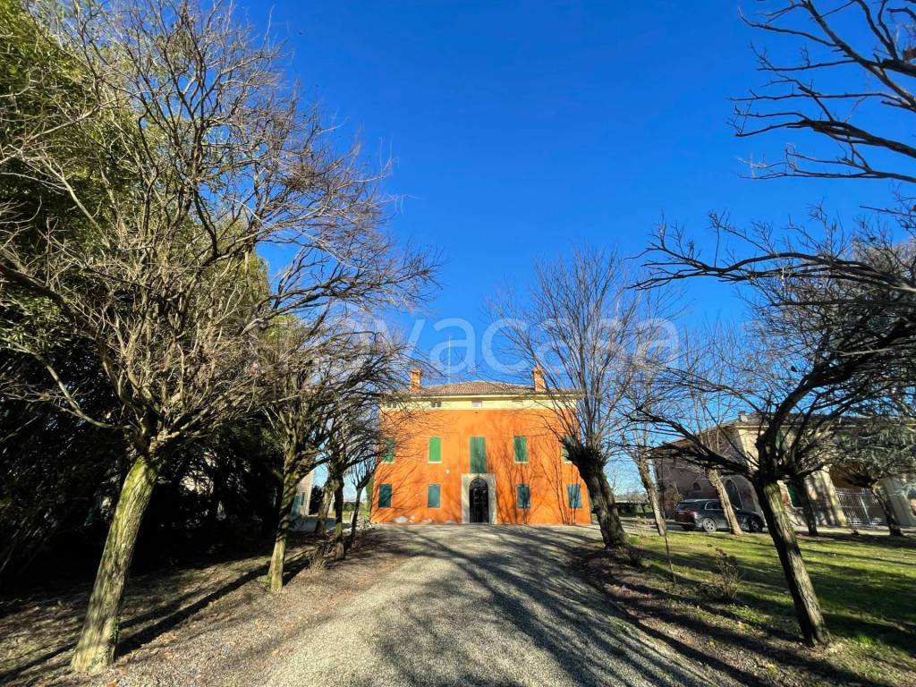 Villa in vendita a Ferrara via Poggiorenatico